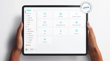 HandsHoldingTabletProMockup_02_verifactu